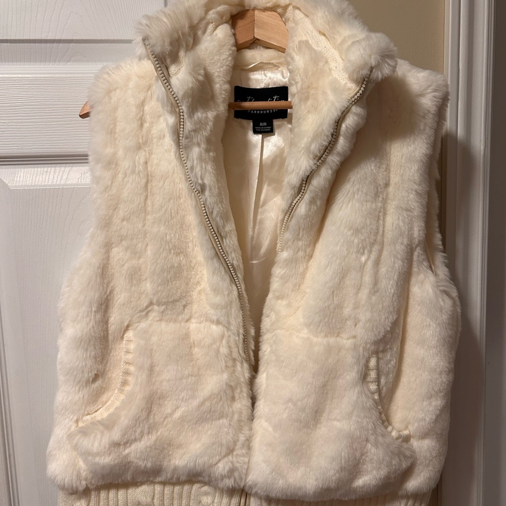 Women's Faux Fur Vest - Cream